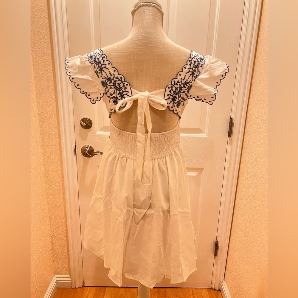 NWT WOMENS Size M WHITE WHIT EMBROIDERY IN BLUE SLEEVELESS SUMMER DRESS - Picture 4 of 9